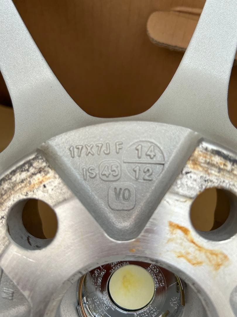 送料込み 17インチ美品　❷