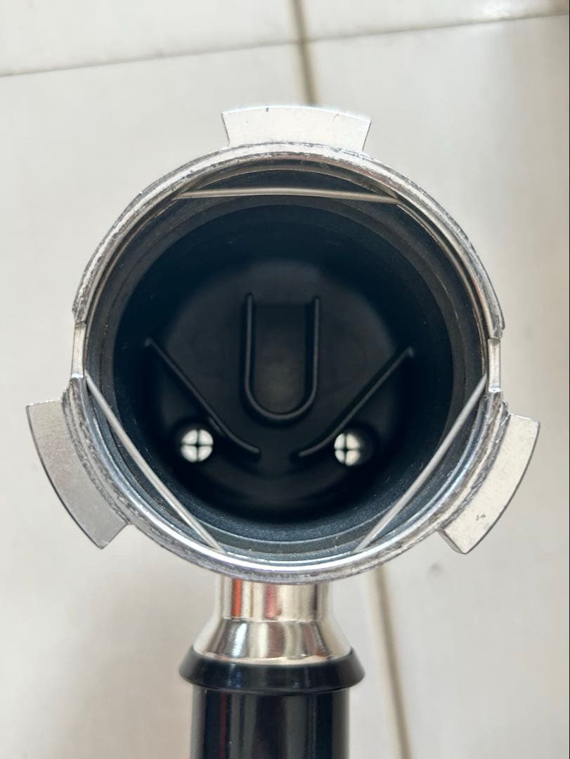 デロンギエスプレッソ・カプチーノメーカー　デディカ　メタルシルバー　EC680M