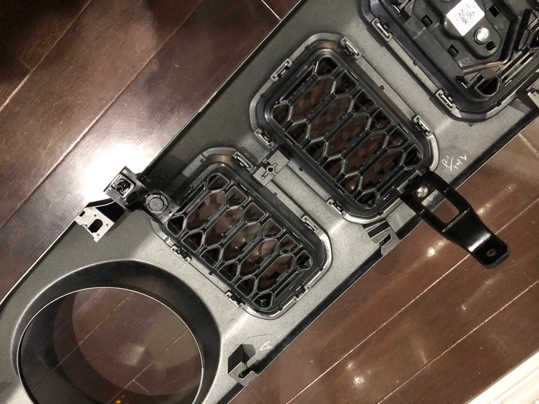 孫悟空様の専用　ジムニーノマド　純正フロントグリル　スズキ