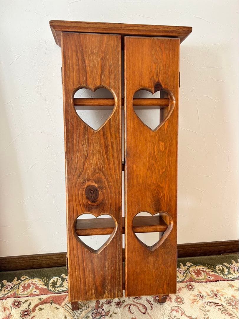 扉付き　ハート　ウォールシェルフ　壁掛け飾り棚