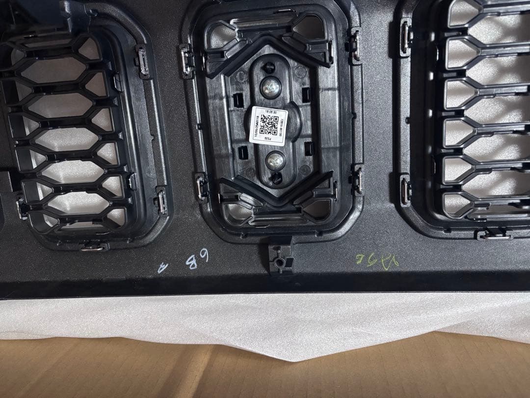 【新車外し】スズキ ジムニー ノマド 純正フロントグリル