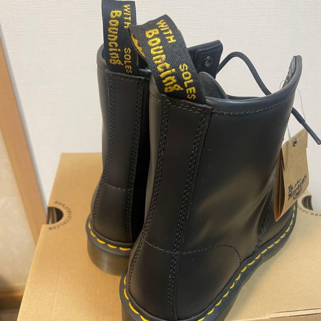 新品　箱あり　Dr. Martens ブラックブーツ　8ホール