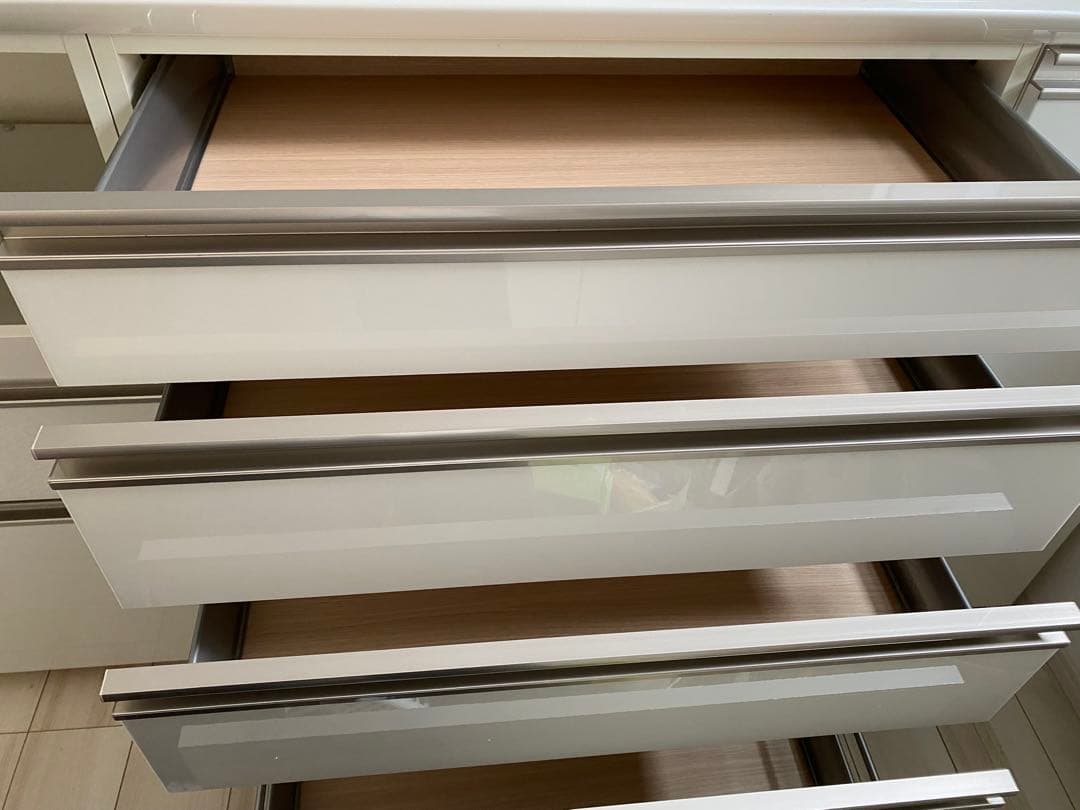 ホワイト 食器棚 ガラス扉付き　4/24まで