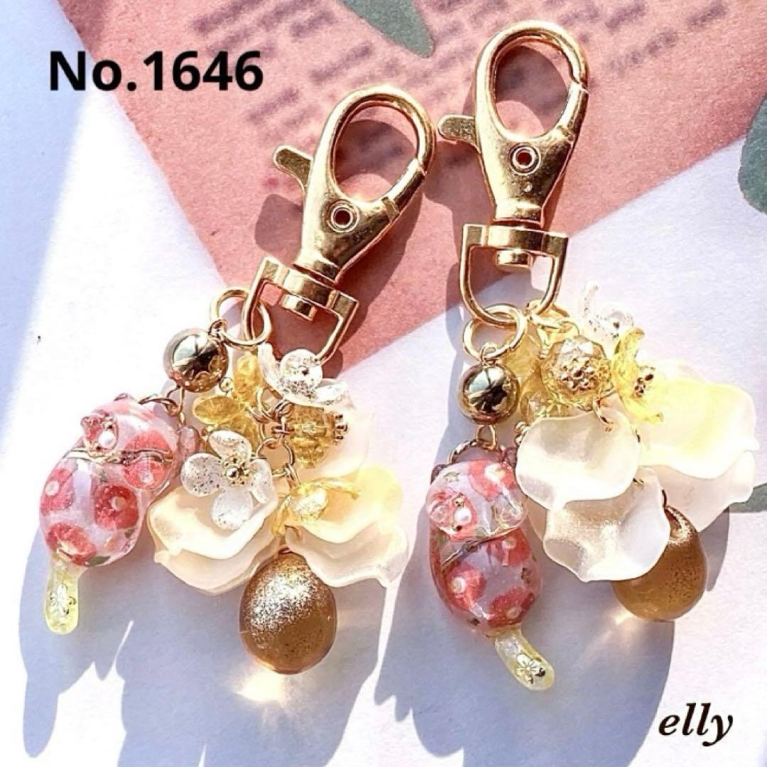 【sawasawa様】1632.天然石　和柄　じゃれ猫　レジン　キーホルダー