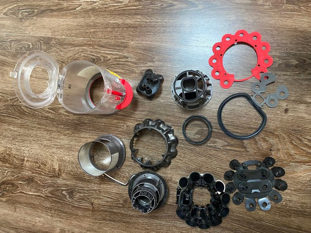 【分解清掃済】ダイソン dyson V10 fluffy SV12