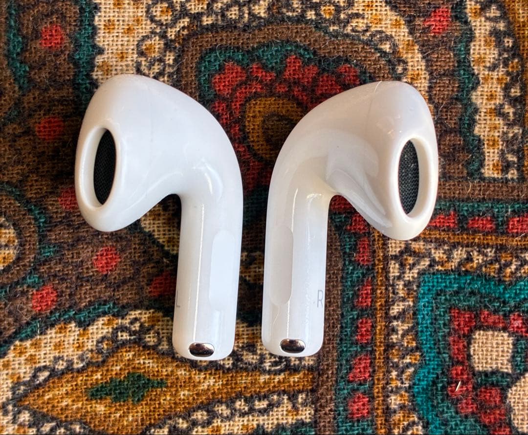 国内正規品　Apple AirPods 4 MXP63J/A