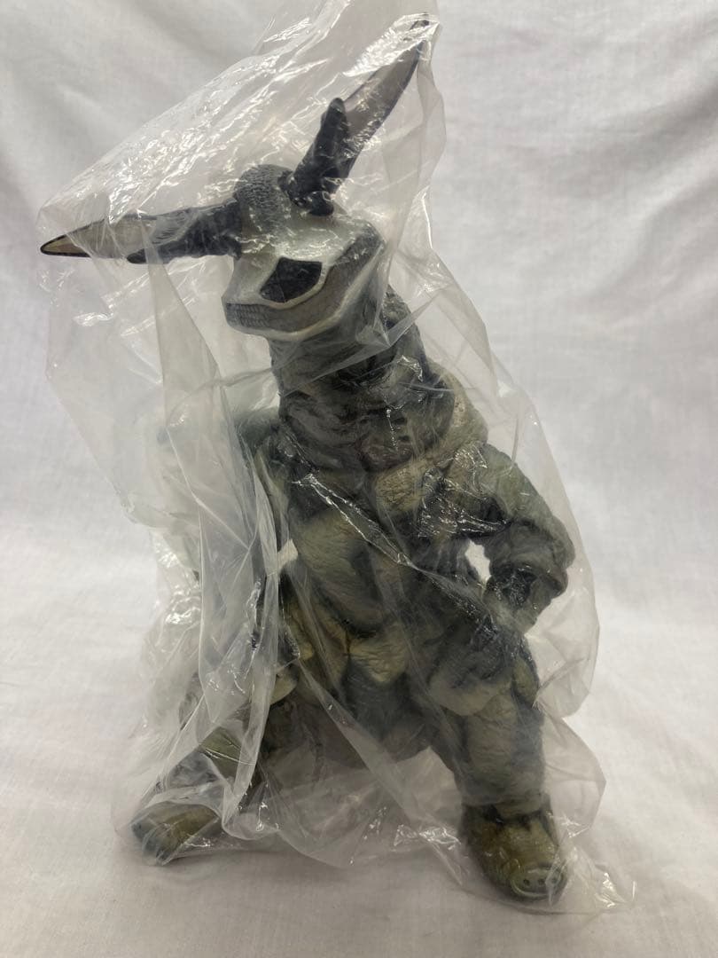 フューチャーモデルズ ￼ウルトラセブンソフビ シリーズ エレキングとピット星人