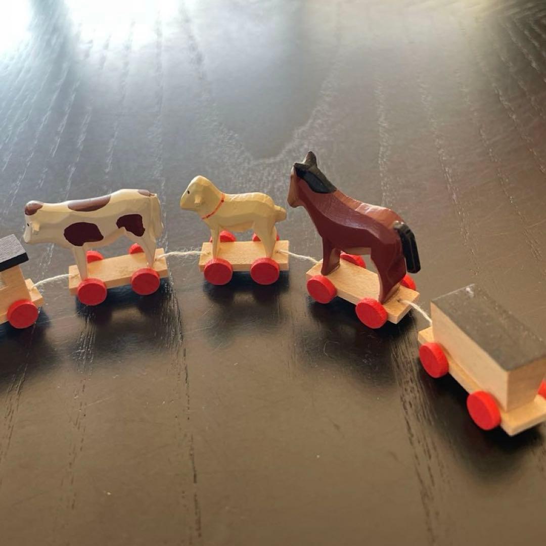 ドイツ・ザイフェン村の木製ミニチュアおもちゃ（サンタ＆汽車）