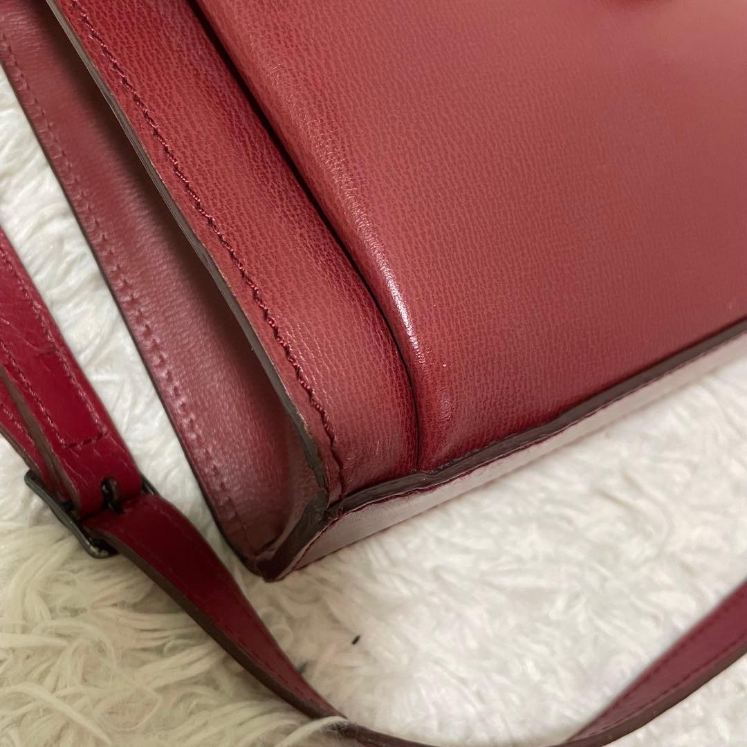 美品　フェラガモ　カメラバッグ　レッド　シルバー金具　ロゴ刻印　ショルダーバッグ