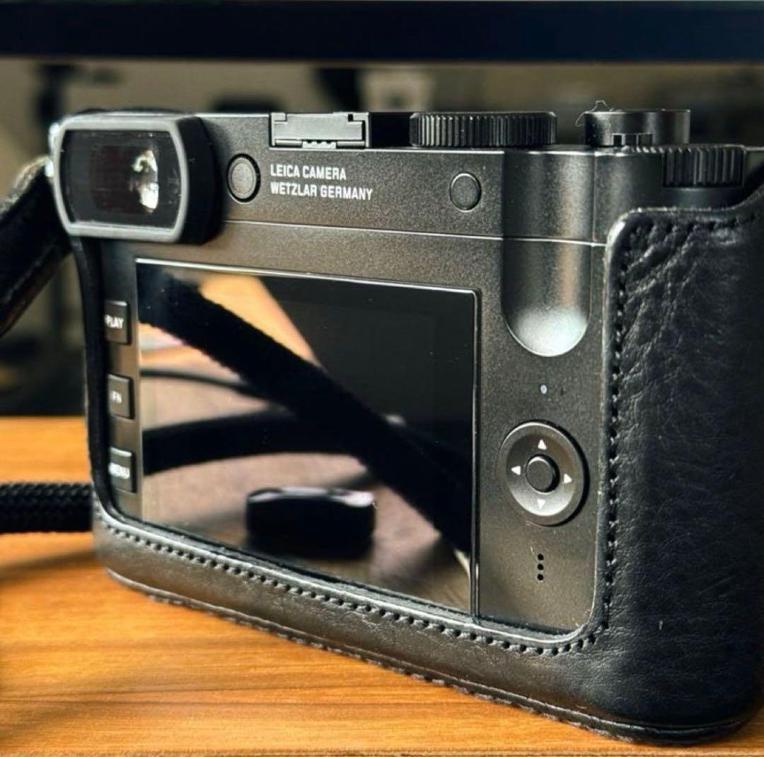 Leica Q2 アルティザン&アーティス レザーカメラケース とサムグリップ有