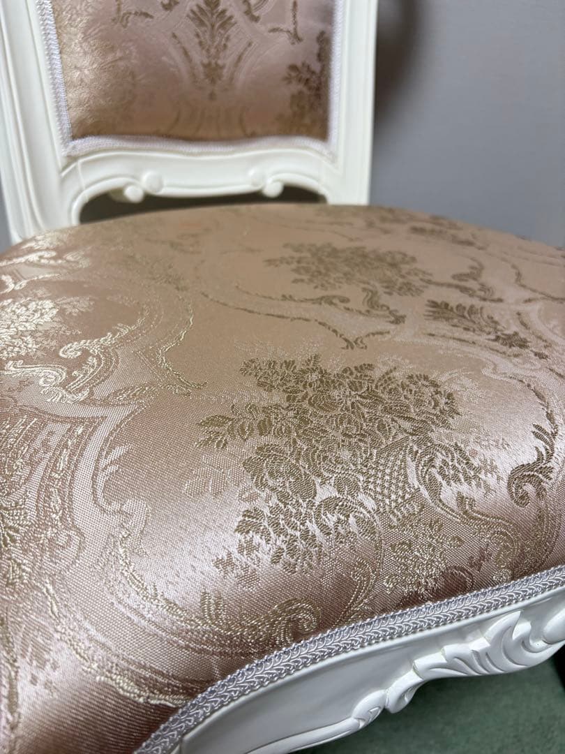 4.クラシック ホワイト ダイニングチェア　美品　4脚持っています。