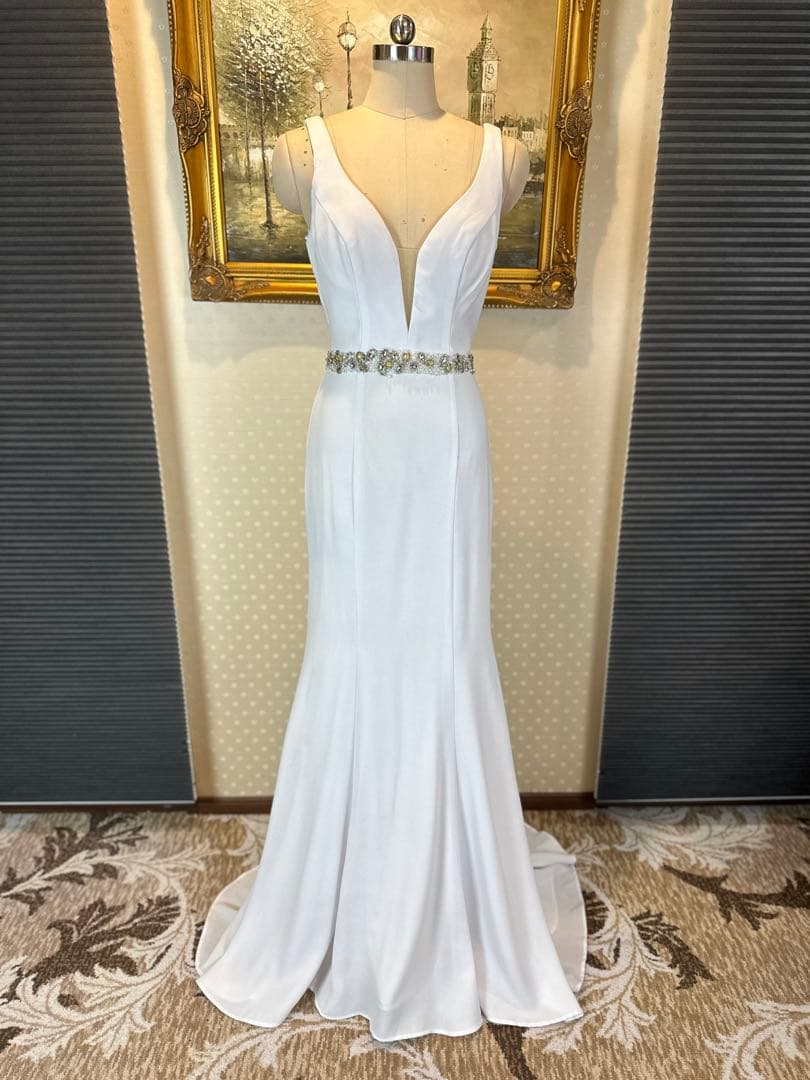 ホワイト Vネック フィット＆フレアドレス