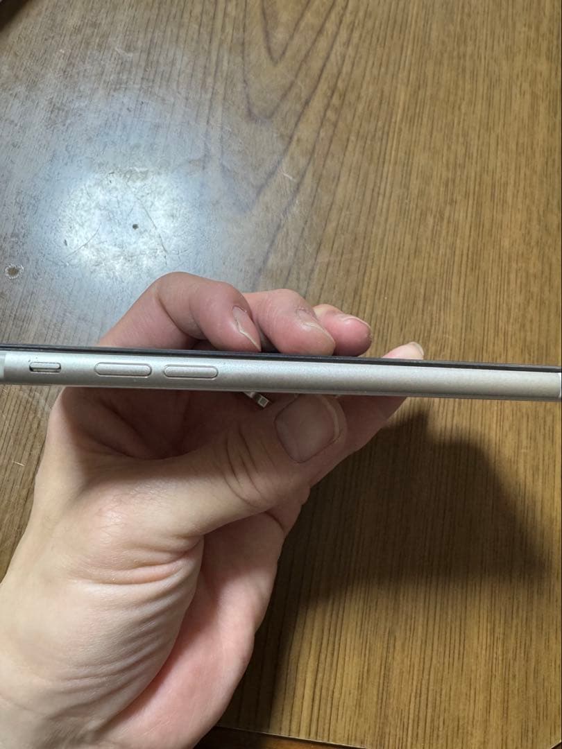 【値下げ中】iPhone SE 第3世代 64GB SIMフリー 訳あり