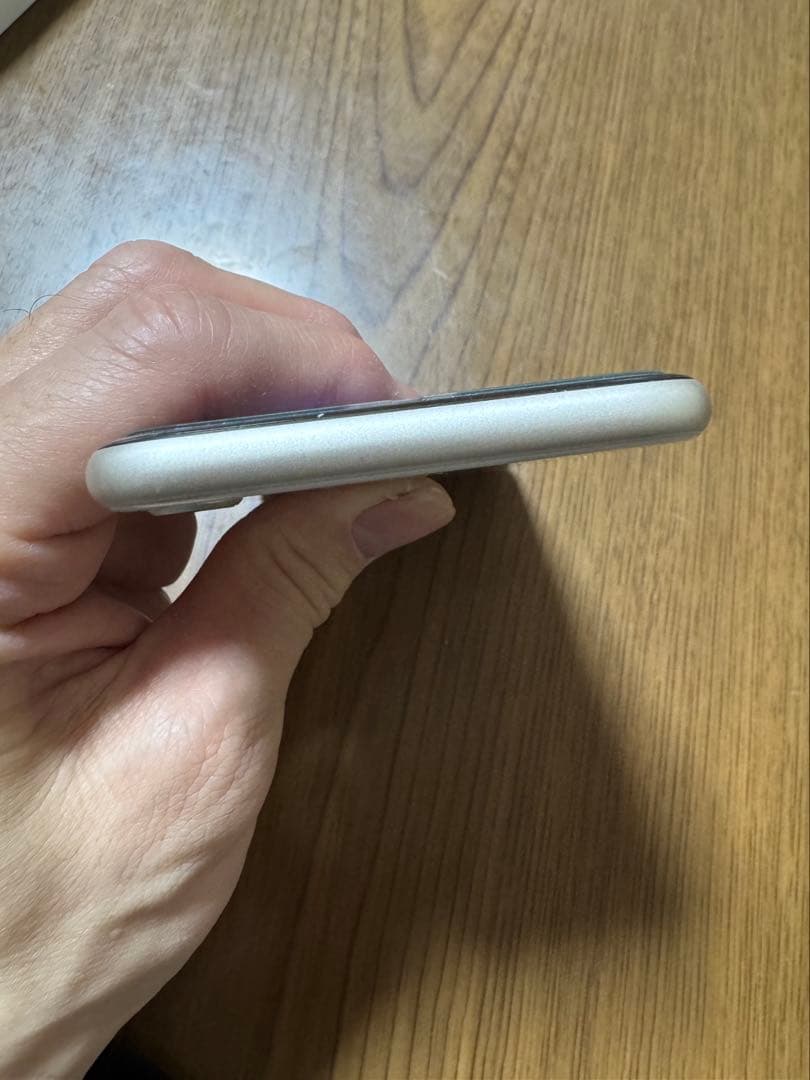 【値下げ中】iPhone SE 第3世代 64GB SIMフリー 訳あり