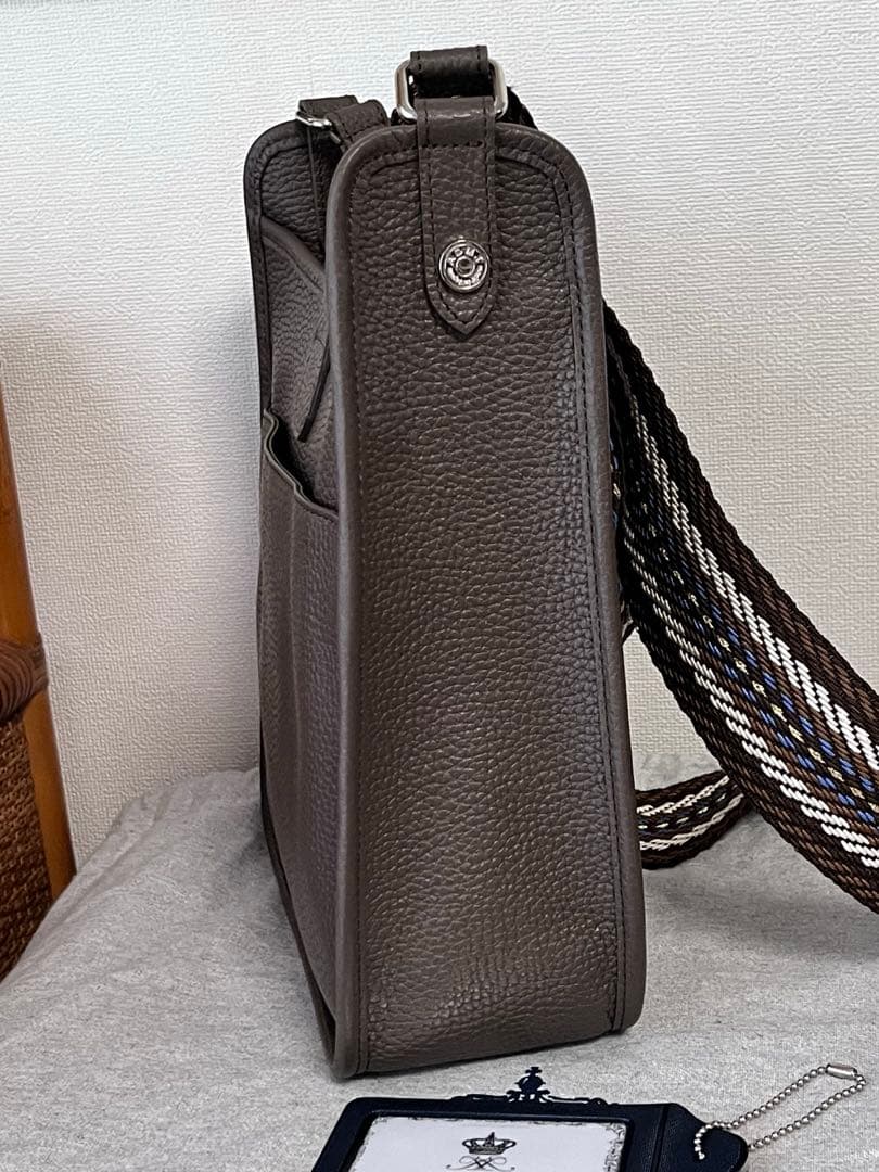 【美品】ADMJ アールデコモチーフ クロスボディバッグ