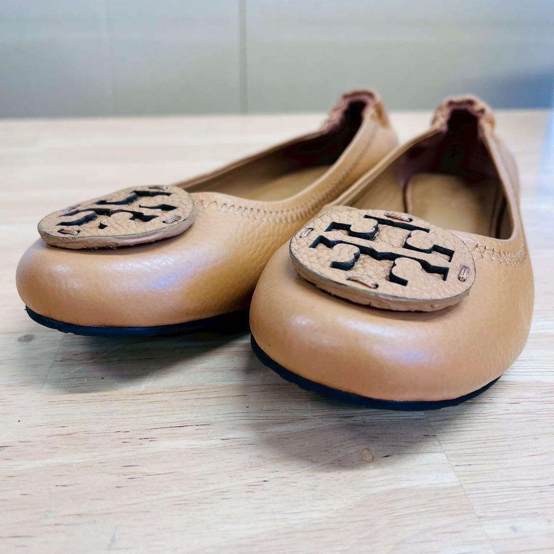 未使用 トリーバーチ ロゴモチーフ フラットシューズ 7 1/2 ベージュ
