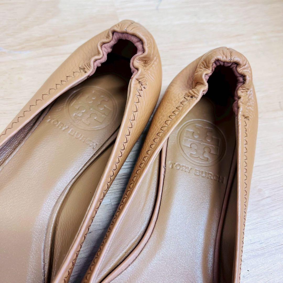 未使用 トリーバーチ ロゴモチーフ フラットシューズ 7 1/2 ベージュ