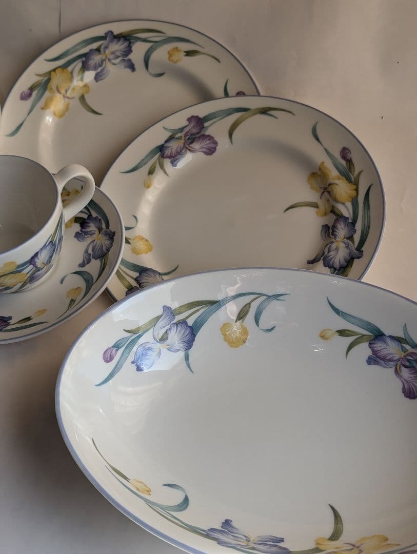 （押しAE）  花柄カップとプレートの食器セット