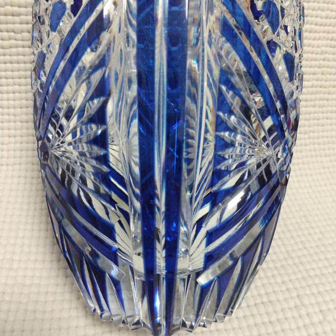 約８万円 カガミクリスタル 江戸切子の花瓶／笹っ葉に八角籠目紋 (調和と絆)