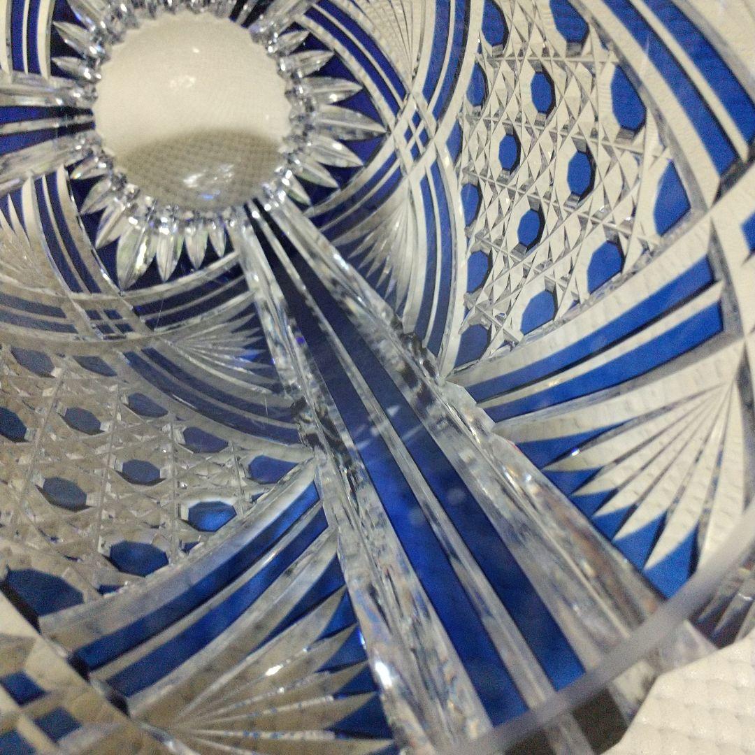 約８万円 カガミクリスタル 江戸切子の花瓶／笹っ葉に八角籠目紋 (調和と絆)