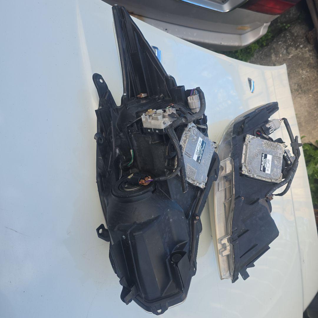 ZVW30 PRIUS ヘッドライト 二灯式 特定車両用