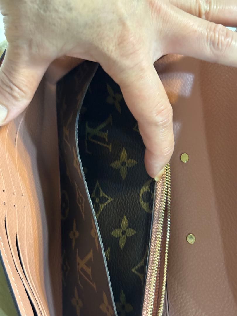 ライオンラビット ルイビトンポルトフォイユ.パラスピンクベージュ