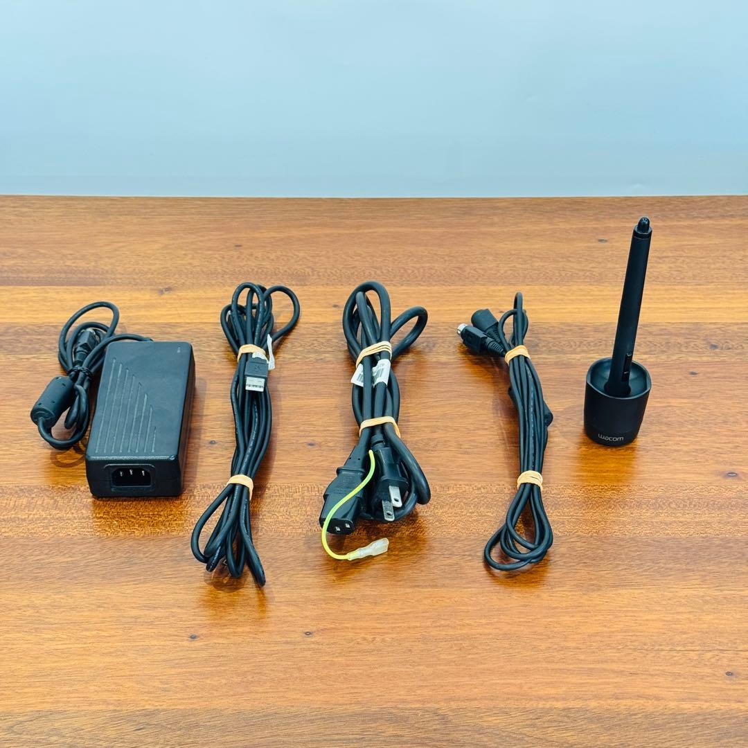 美品 Wacom Cintiq 27QHD 液晶ペンタブレット ワコム 液タブ