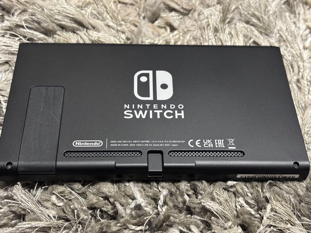 バッテリー強化版　Nintendo Switch 2024年製　極美品