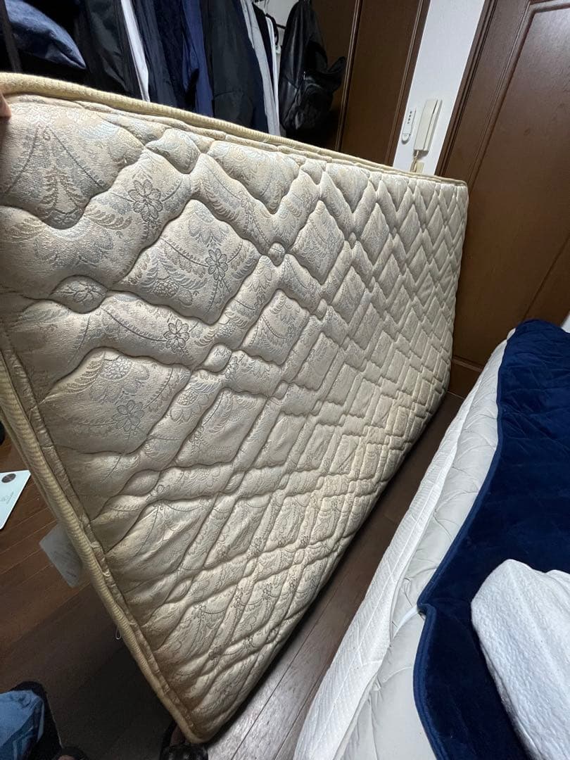 Beautyrest セミダブルマットレス ゴールド