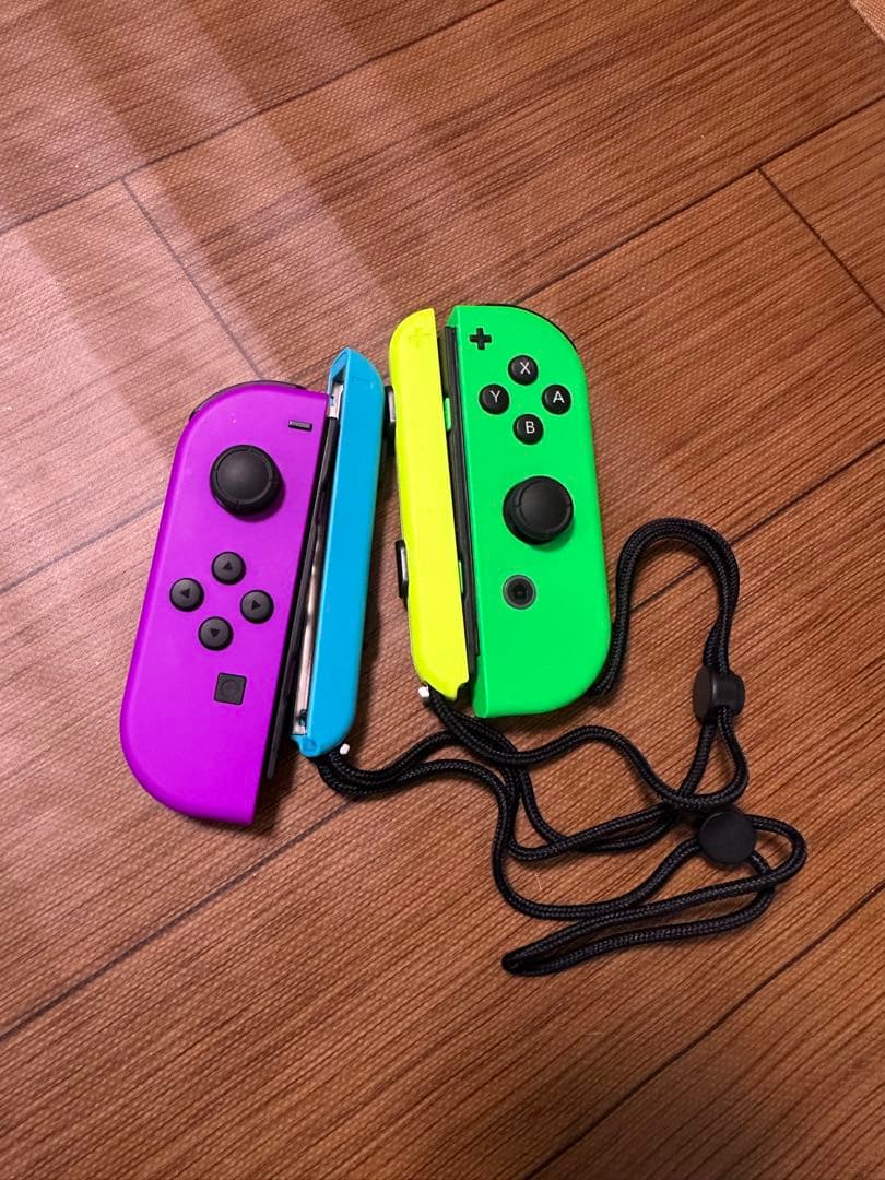 Nintendo Switch 本体 + Joy-Con 4本