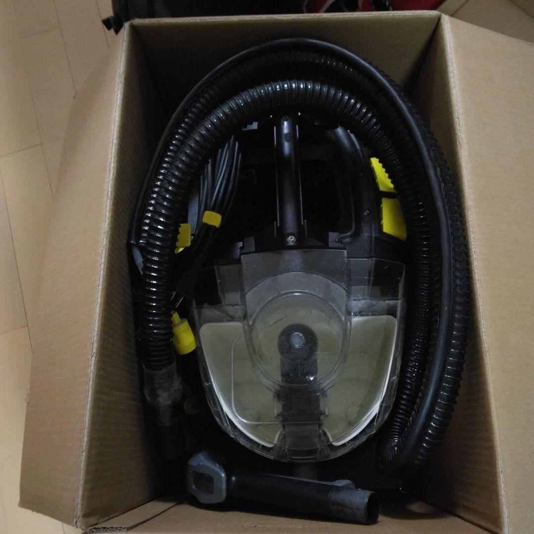 Kärcher Puzzi 8/1 C キャニスター掃除機(ホース破れ)