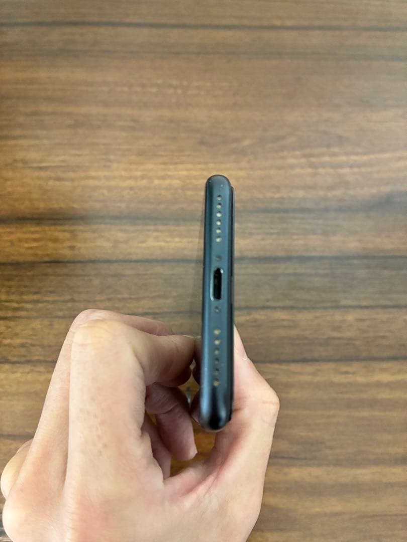 【美品・送料込】Apple iphone se 第3世代