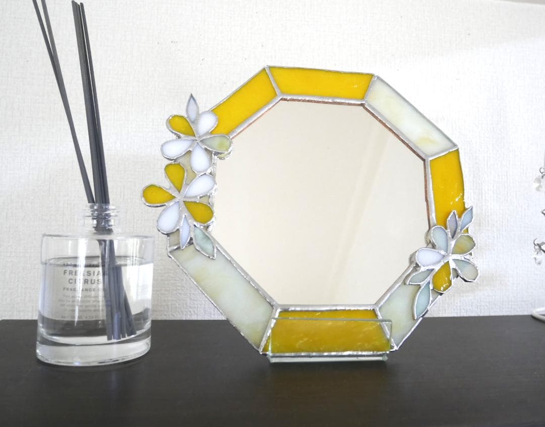 ✴︎:.。 黄色の八角形の鏡♪　(size20㎝/max22㎝）　ステンドグラス
