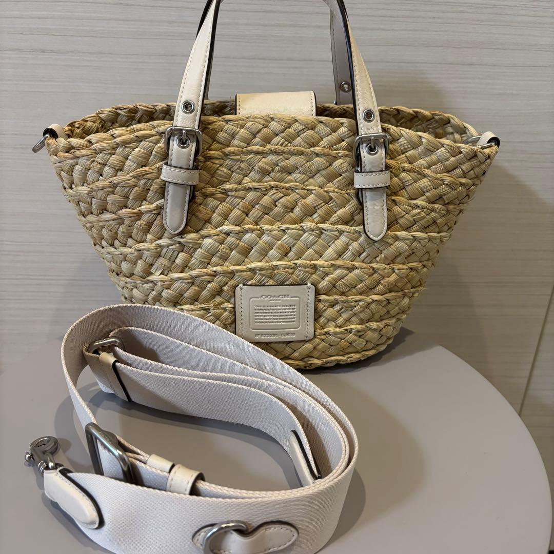 み*ん様 COACH OUTLET スモール トート アウトレット ホワイト