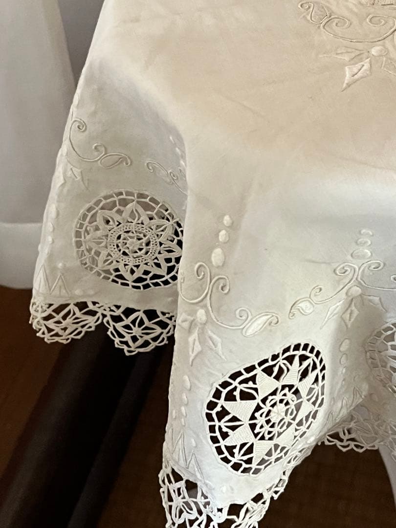 ヨーロピアン　ヴィンテージ　レース+刺繍テーブルクロス