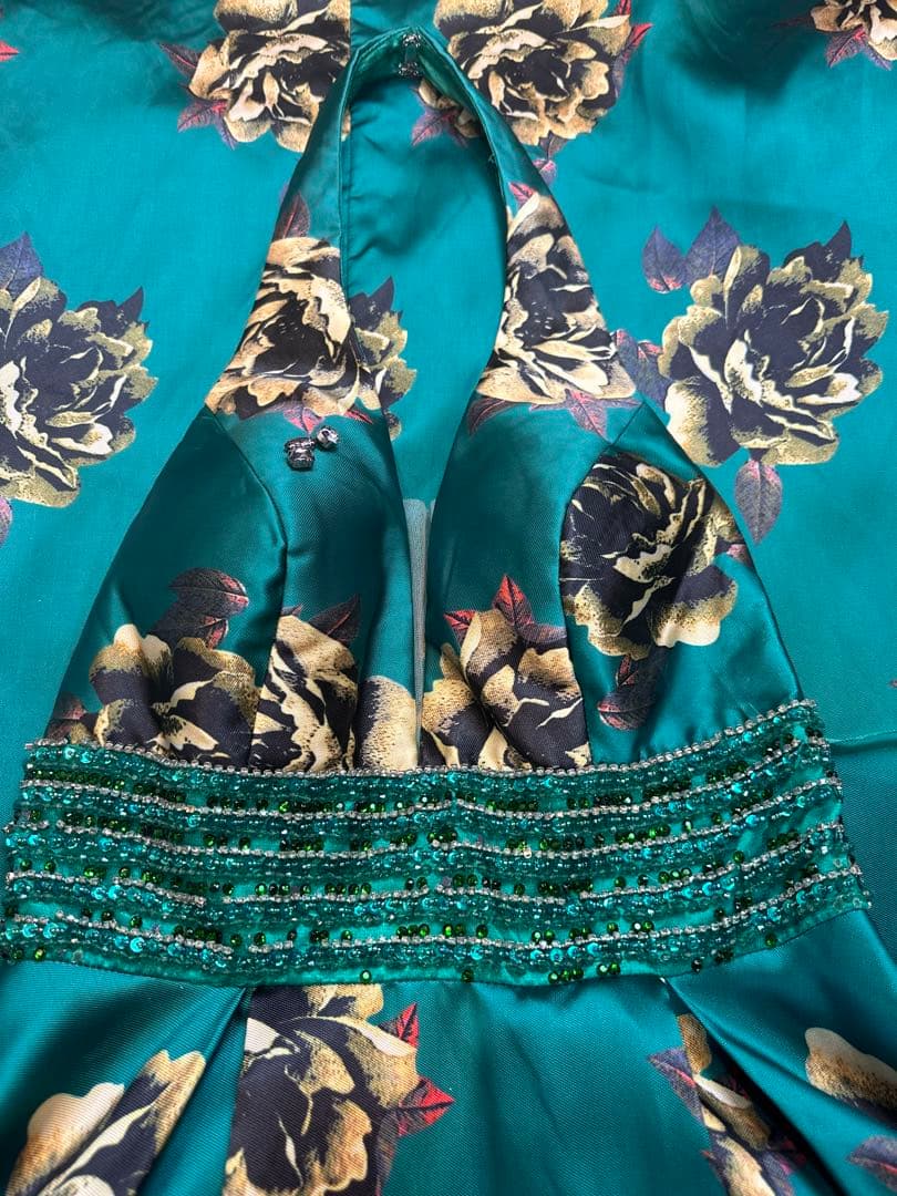 ターコイズ フラワープリント ハルターネック マキシドレス