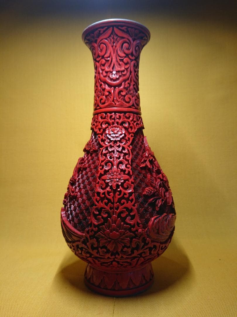 【美品】中国美術　堆朱　花瓶　細密細工　花柄　置物　工芸品　美術品　A1433