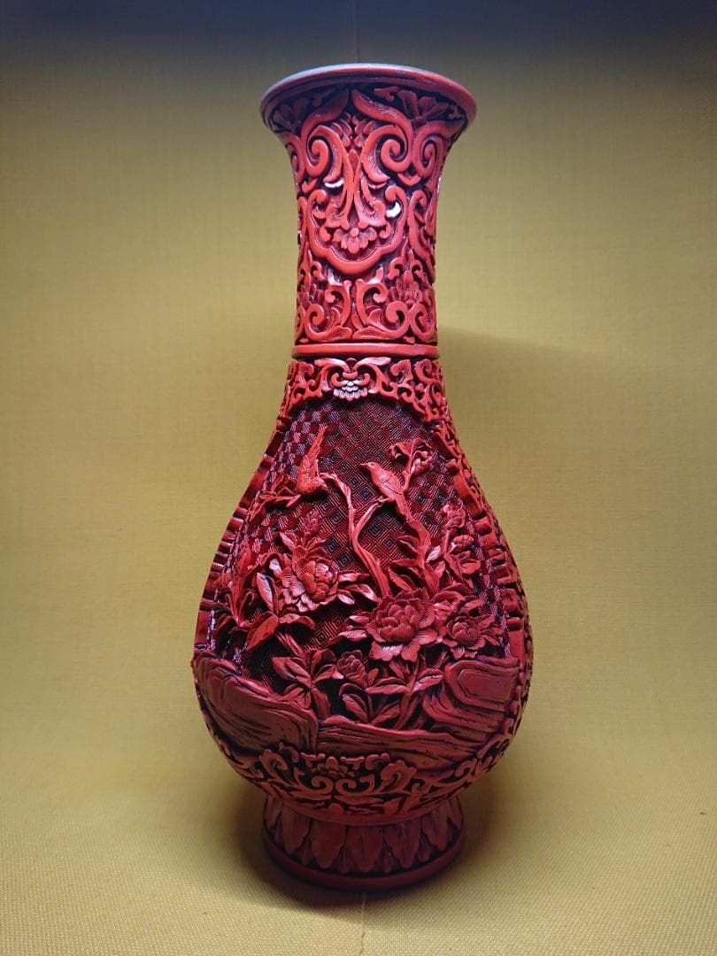 【美品】中国美術　堆朱　花瓶　細密細工　花柄　置物　工芸品　美術品　A1433