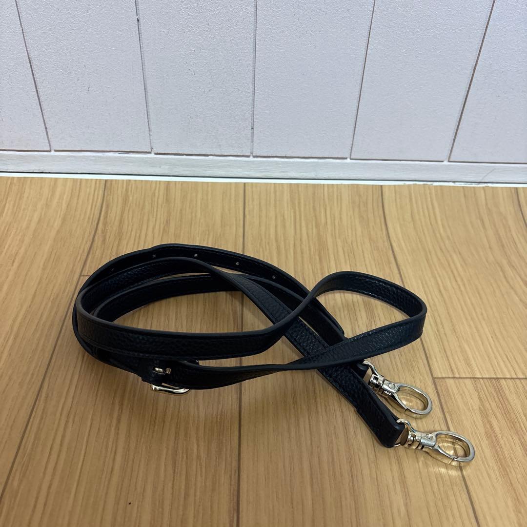 IL BISONTE ブラックレザーハンドバッグ