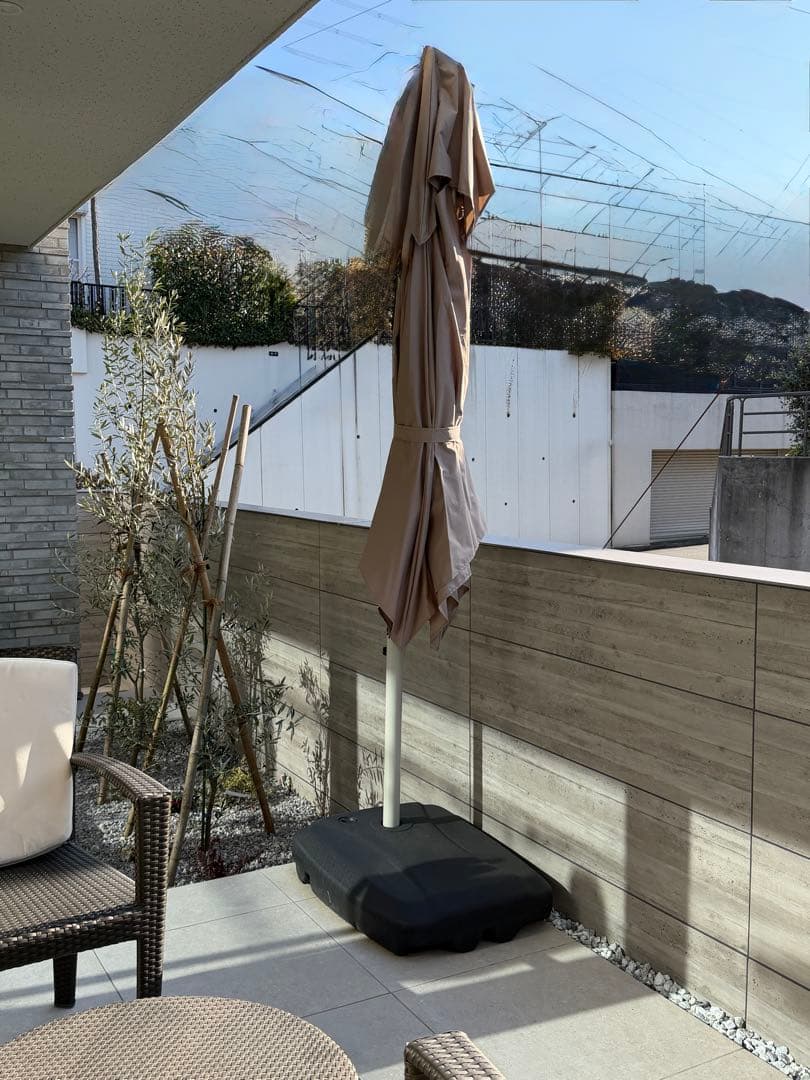 美品　おしゃれなガーデンパラソル 220x250cm