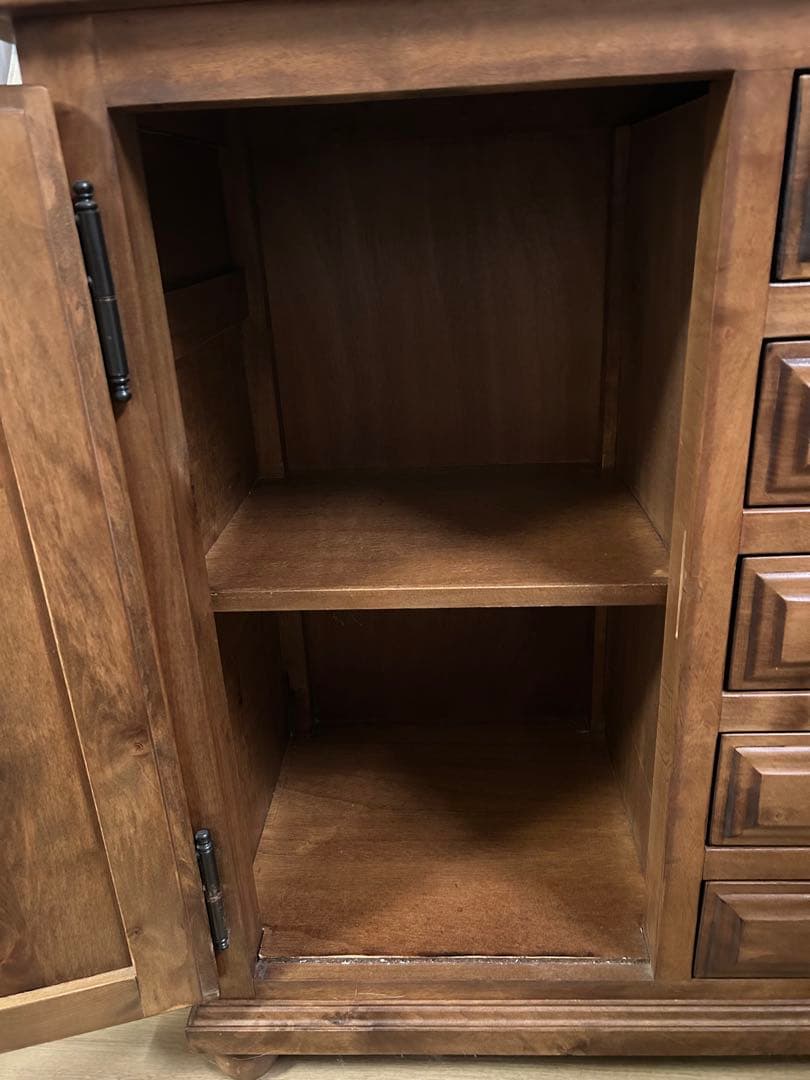 カスティリアン様式　スパニッシュ　アンティーク　　　スタイル　サイドボード