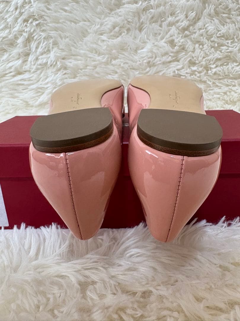 フェラガモ ヴァラリボン エナメル フラット パンプス YW 16286 箱付き