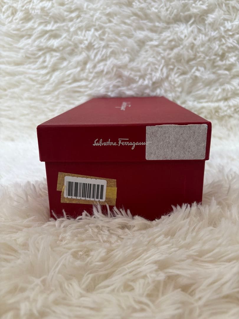 フェラガモ ヴァラリボン エナメル フラット パンプス YW 16286 箱付き