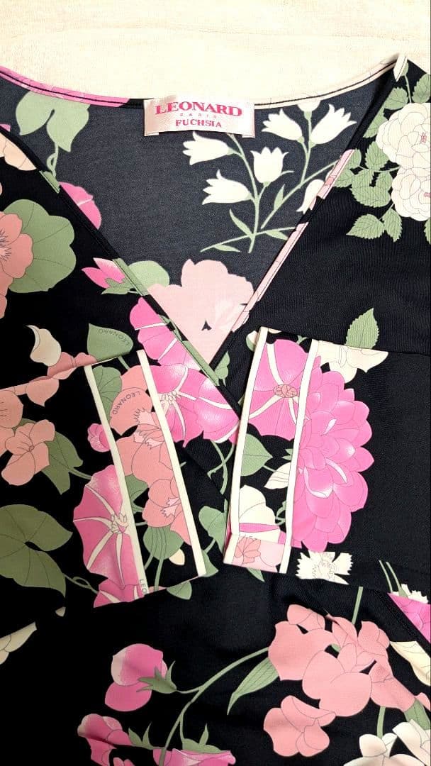 レオナール　Leonard　美品　綺麗な 花柄ラップスタイルワンピース