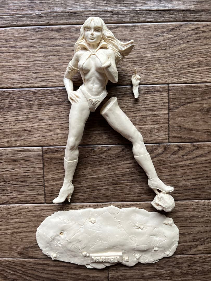 ヴァンピレラ　ガレージキット