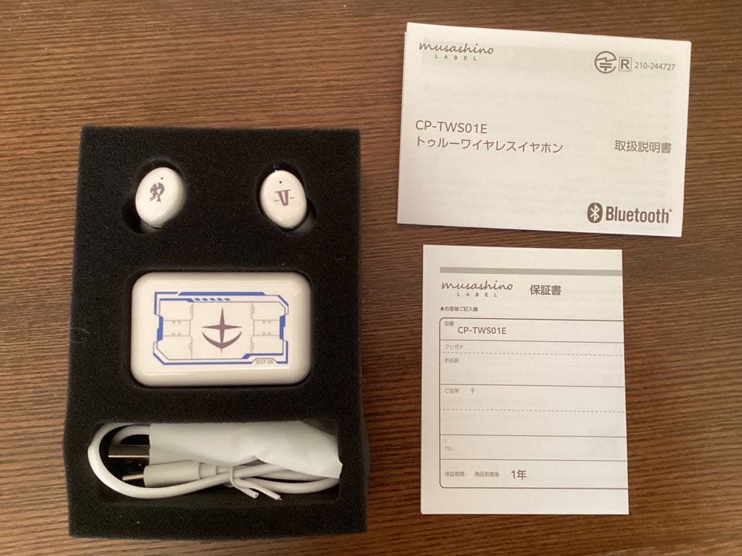 ガンダム 45周年記念コラボモデル ワイヤレスイヤホン アムロ・レイモデル