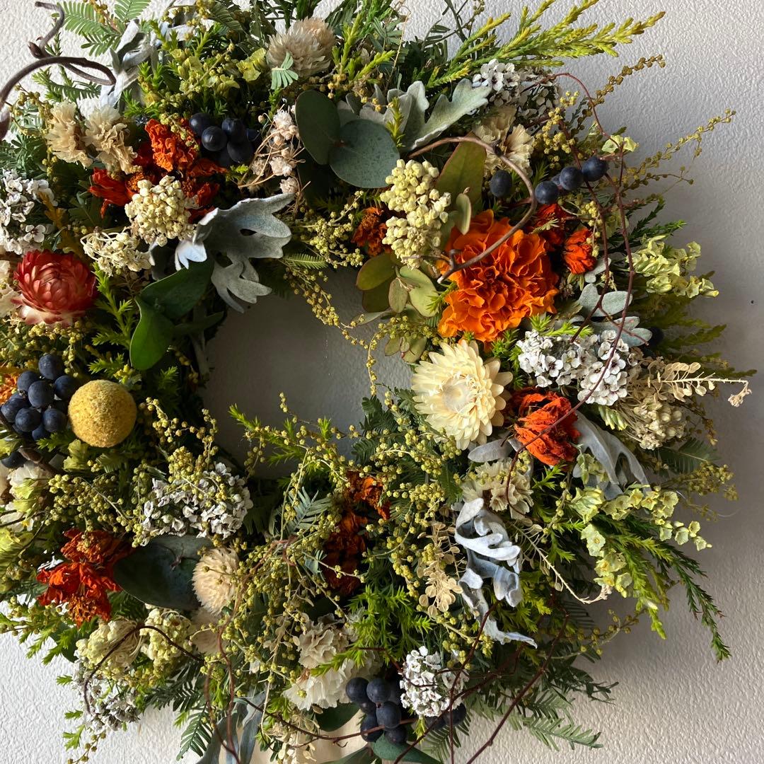 オーレアミモザの蕾とイエローのリース　春　クラスペディア　アリッサム