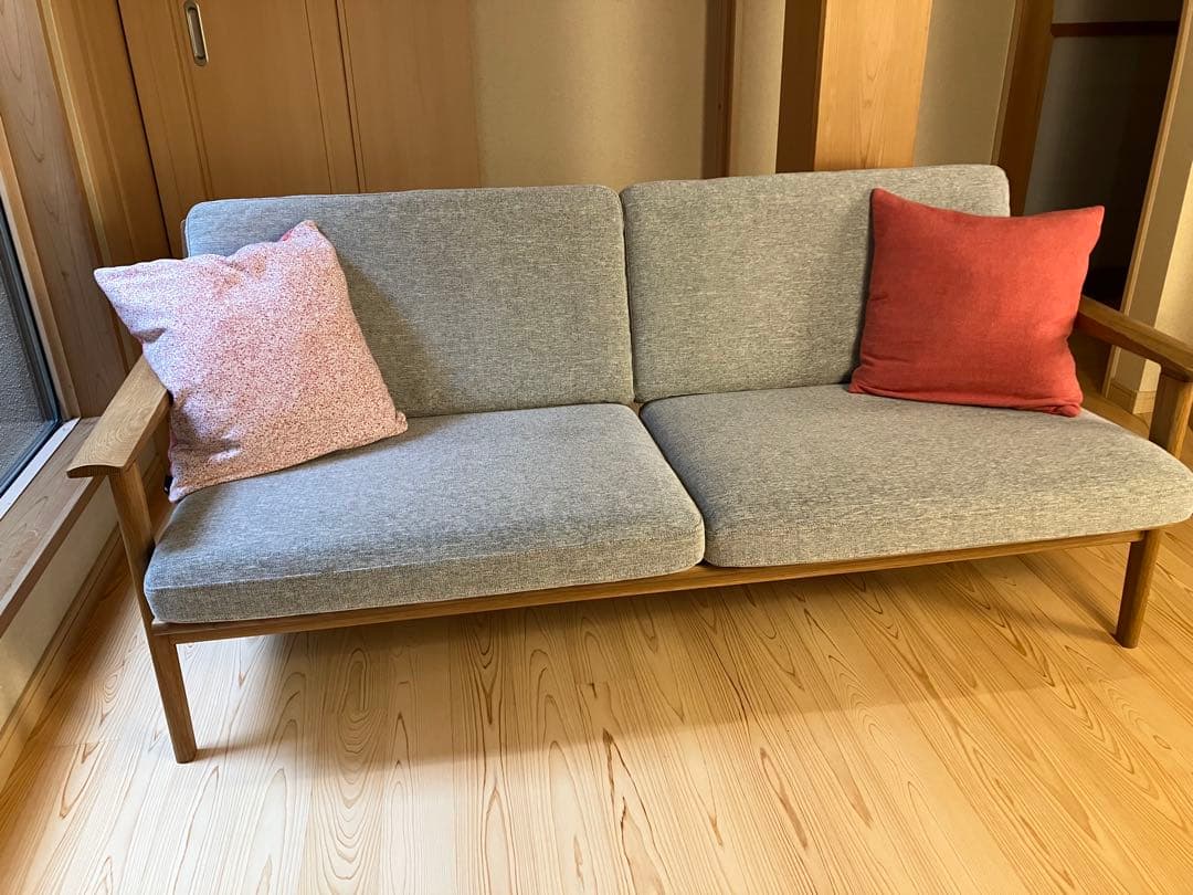 ３人掛けソファ　木製フレーム　無垢材　ナラ　オーク材　北欧デザイン　ビンテージ