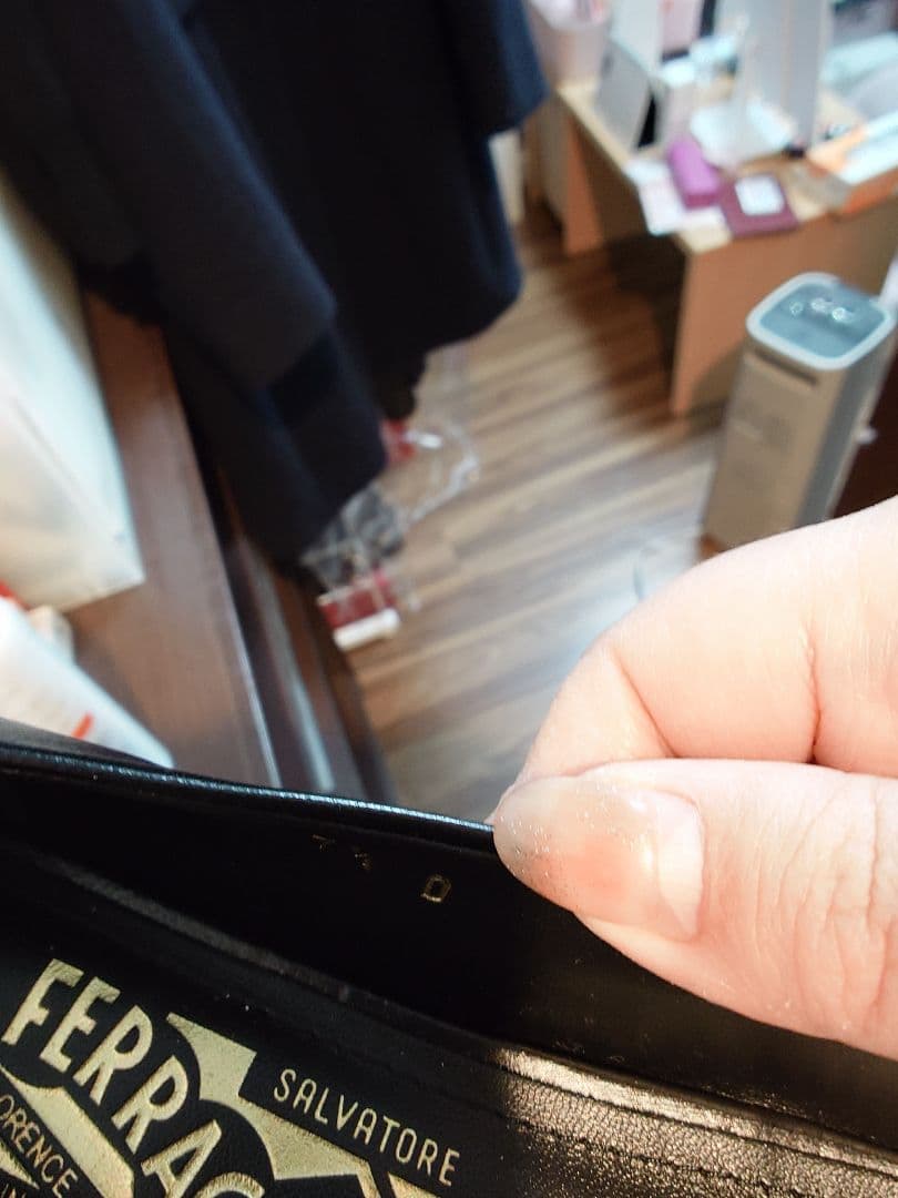 新品未使用FERRAGAMO ブラック フラットシューズ