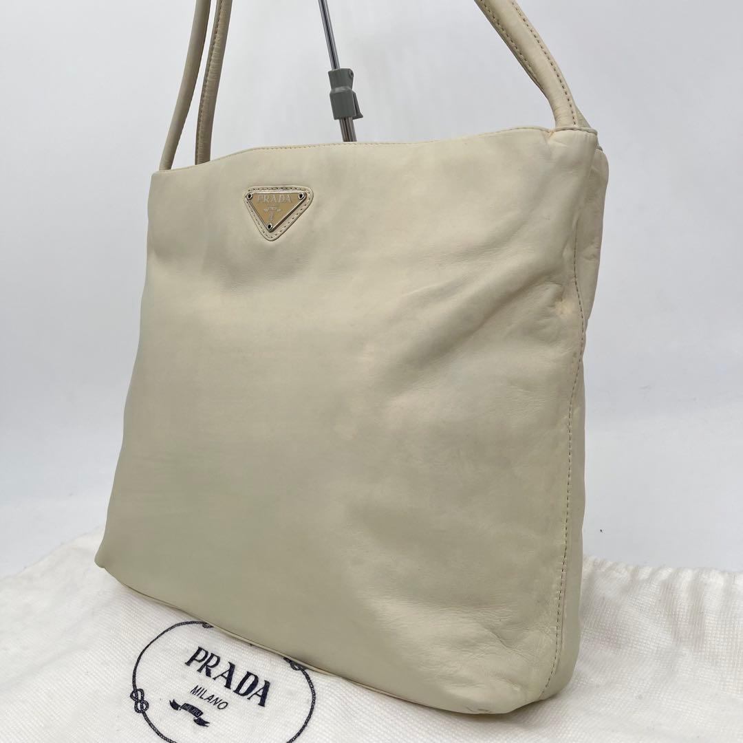 PRADA ショルダーバッグ 肩掛け トライアングルロゴ オールレザー 白